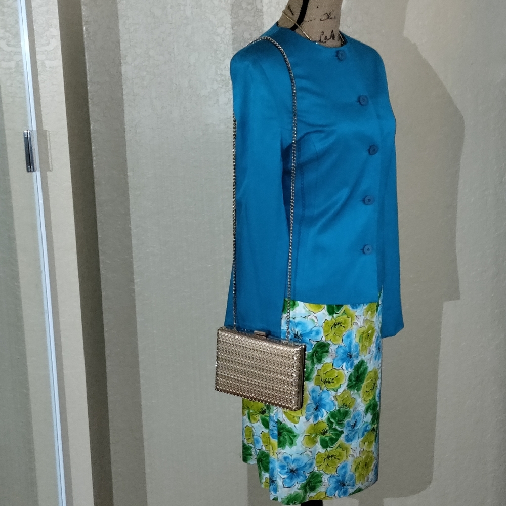 Suit - Picture 3 of 8
